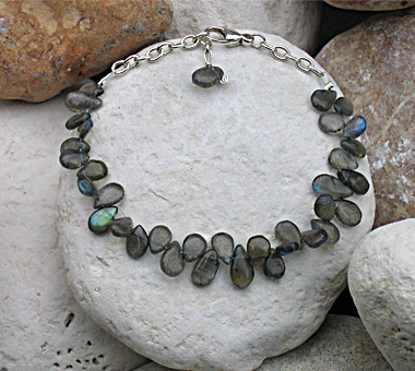 Bracelet with labradorite