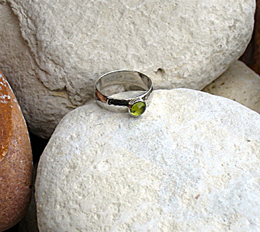 Sterling silver ring with peridot